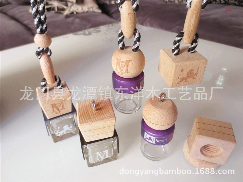 墨恋香水以其简洁的外观、深邃的香气以及平易近人的价格