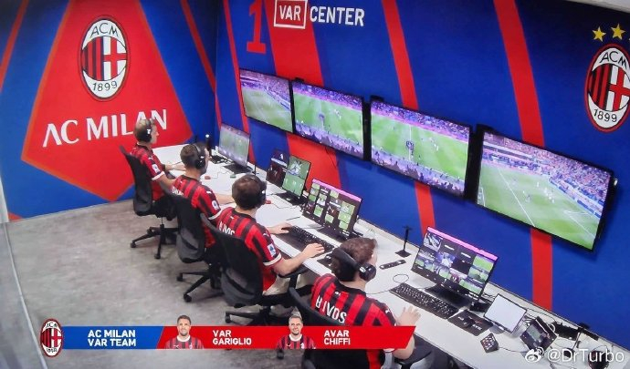 VAR争议判罚引热议 斯卡尔维尼犯规遭质疑