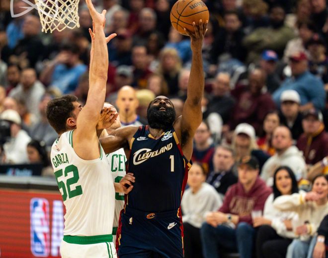 哈登独木难支骑士惨败绿军 球队内线短板暴露