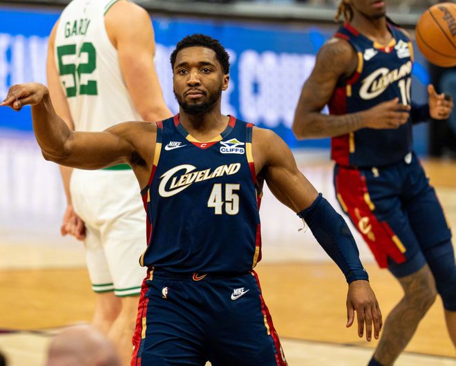 哈登独木难支骑士惨败绿军 球队内线短板暴露