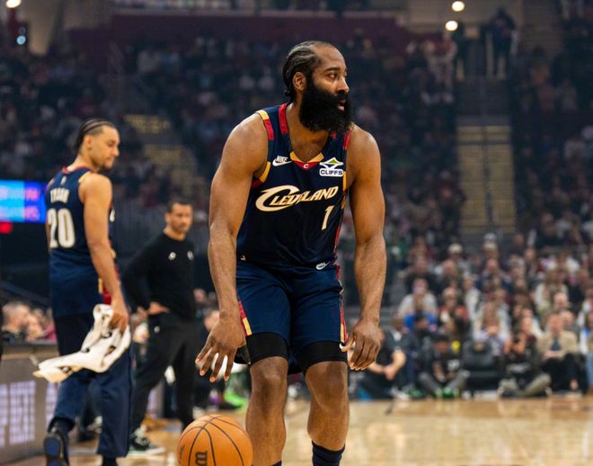 哈登独木难支骑士惨败绿军 球队内线短板暴露