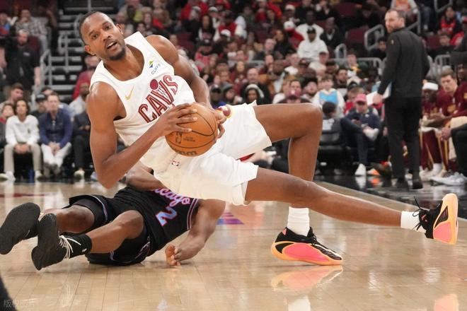 哈登36+7+9率骑士客场险胜公牛