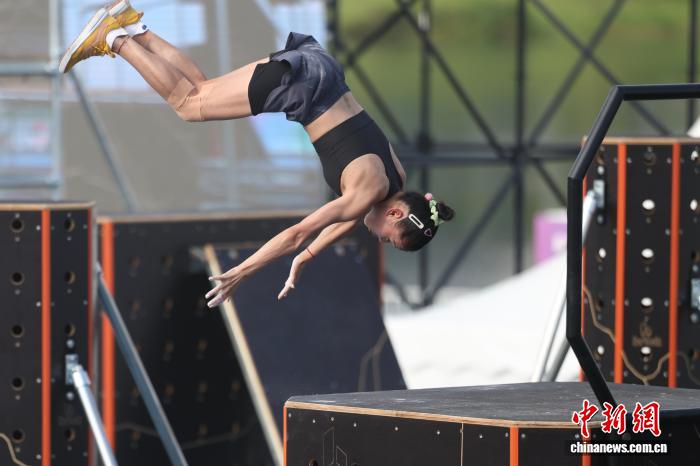 成都世运会中国队台球跑酷斩获多金 白雨露韩雨