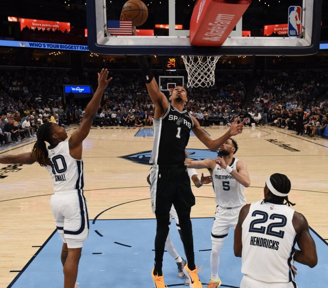 文班亚马27分钟砍19+15+7盖帽 马刺豪取7连胜冲击