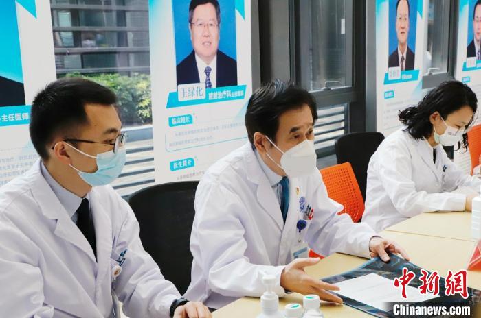 第24届希望马拉松深圳行在龙岗区体育中心举行,