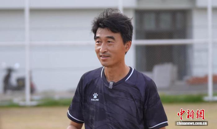 苏超双龙会：草根球队常州龙城与徐州队全力拼