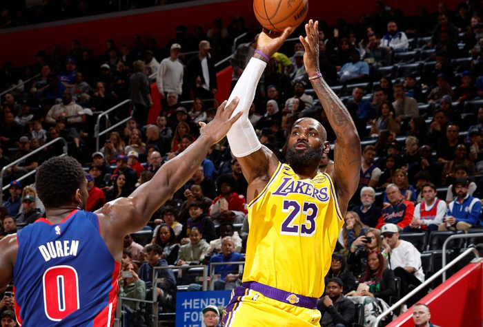 杜兰特冲击历史得分榜前五 詹姆斯三分球逼近历